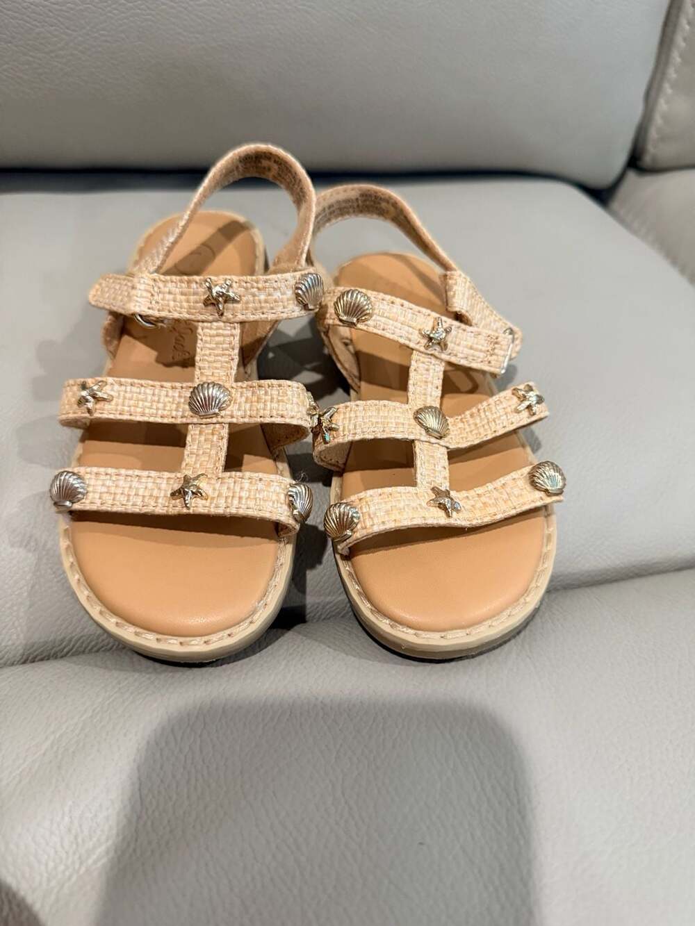 Cat & Jack Kinsley Raffia Sandals Size 7 Beige Shell Embellished